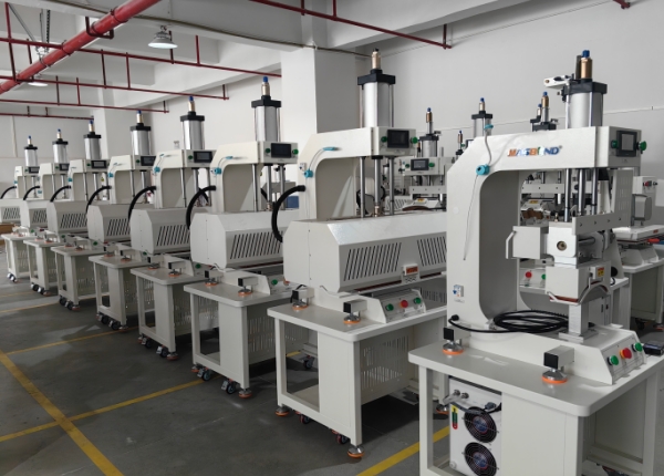 Why Seamless Factories Require Hot Press Machines