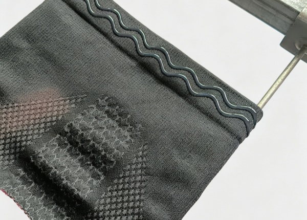 Why Silicone Anti-Slip Wavy Coating Is Essential for Seamless Leggings Manufacturing